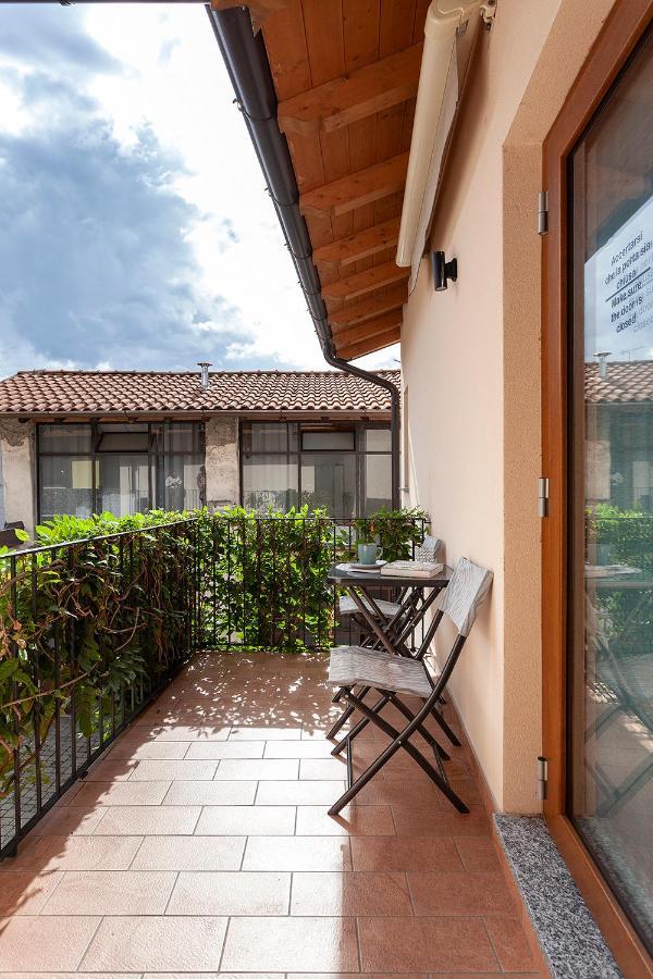 Veruskacamere Camera 2 Somma Lombardo Luaran gambar